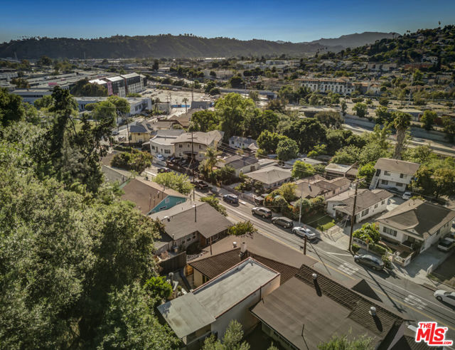 3526 Griffin Avenue, Los Angeles CA: https://media.crmls.org/mediaz/74c058b6-7859-4a2a-b875-632bb2aa654a.jpg