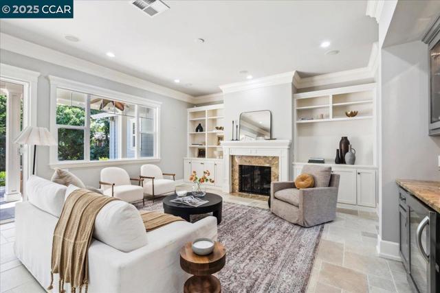 1291 Clover Ln, Walnut Creek CA: https://media.crmls.org/mediaz/74c0b3cd-3bff-40e9-906e-dbaa2437a201.jpg