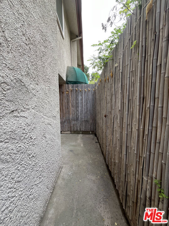 https://media.crmls.org/mediaz/74c0bf58-b97c-44c5-8675-141a4ae27b30.jpg?preset=X-Large