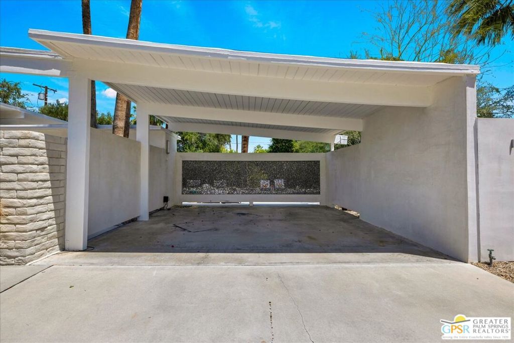 https://media.crmls.org/mediaz/74c0fc72-3ba7-46aa-9655-cefb800cdc91.jpg?preset=X-Large