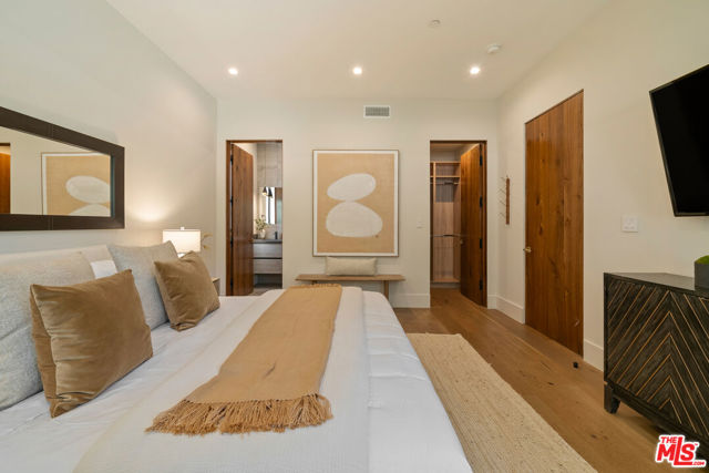 4299 Elmer Avenue, Studio City CA: https://media.crmls.org/mediaz/74c14748-09d5-4138-82a1-de4d52a9db75.jpg
