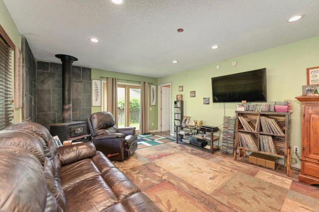 874 Feather Drive, Copperopolis CA: https://media.crmls.org/mediaz/74c148f2-85c6-454a-a9b3-13aeb46152c2.jpg