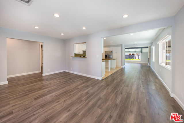 4503 Vesper, Sherman Oaks CA: https://media.crmls.org/mediaz/74c1a636-0a42-4833-8506-e46b4a1e71b2.jpg
