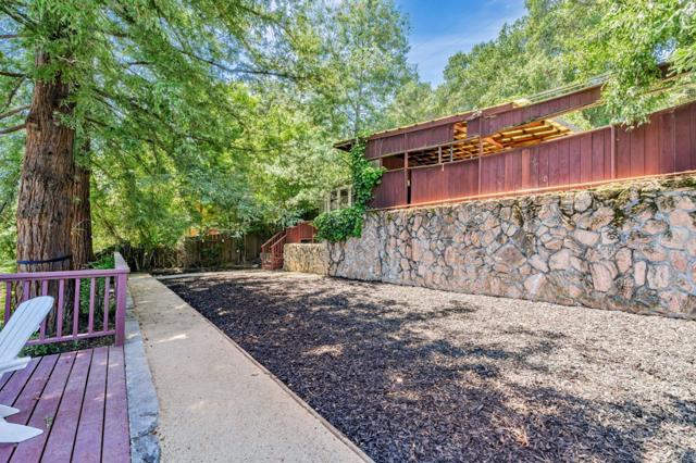 514 Live Oak Lane, Redwood City CA: https://media.crmls.org/mediaz/74c2a74f-ab1d-47d8-b947-60e26ae0bf10.jpg