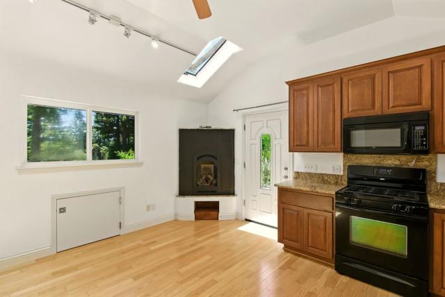 132 Pax Place Court, Aptos CA: https://media.crmls.org/mediaz/74c2dbe2-12ab-4e84-af98-2509016c2708.jpg