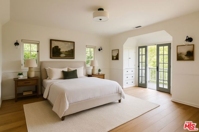 3756 Effingham Place, Los Angeles CA: https://media.crmls.org/mediaz/74c2ec16-9239-41eb-b8fc-2e76c819f8dc.jpg