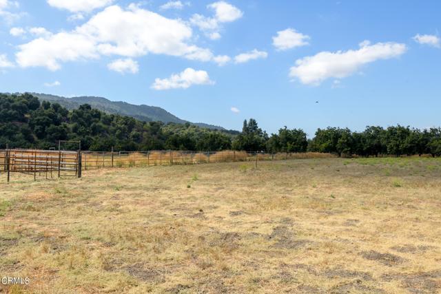 10430 N Ojai Santa Paula Road, Ojai CA: https://media.crmls.org/mediaz/74c36348-e22c-4160-90cf-f9691e0a9932.jpg