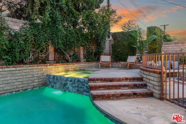 10037 Sunnybrae Avenue, Chatsworth CA: https://media.crmls.org/mediaz/74c39195-36ee-4a30-9ac3-4bfb25f75e54.jpg