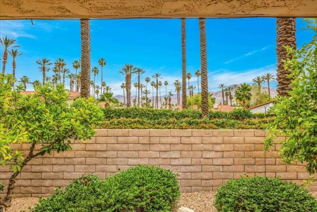 45 Lincoln Place, Rancho Mirage CA: https://media.crmls.org/mediaz/74c3aed7-14b6-4aec-ad07-1f8e94a57279.jpg