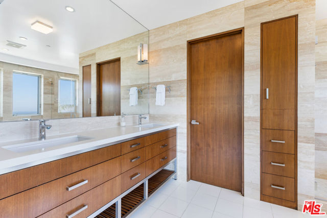 200 ARNO Way, Pacific Palisades CA: https://media.crmls.org/mediaz/74c3b22b-2eb0-403c-93c8-7621e45f9222.jpg