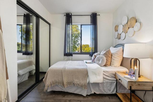 711 S Bayshore Boulevard, San Mateo CA: https://media.crmls.org/mediaz/74c3bfa7-3bbe-480a-a3a0-1fcca53d534e.jpg