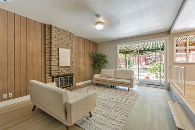 36 Barcelona Ct, Danville CA: https://media.crmls.org/mediaz/74c3c310-f5ab-41db-99ec-d456e87f175f.jpg