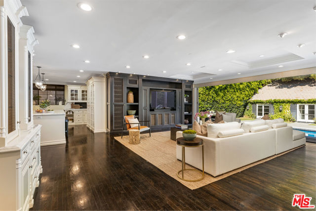 706 North Oakhurst Drive photo 6