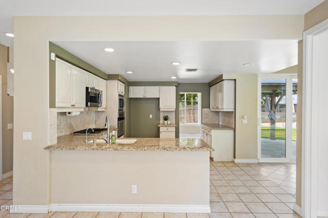 1365 La Culebra Circle, Camarillo CA: https://media.crmls.org/mediaz/74c46767-bae6-48ef-82f0-d09ceb230e42.jpg