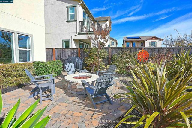 528 Caprio Ct, San Ramon CA: https://media.crmls.org/mediaz/74c4da6b-9dfa-4c09-ba1d-16be45ee0418.jpg