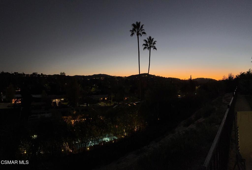 https://media.crmls.org/mediaz/74c4f453-537e-4c24-9cf8-38b008e284d0.jpg?preset=X-Large