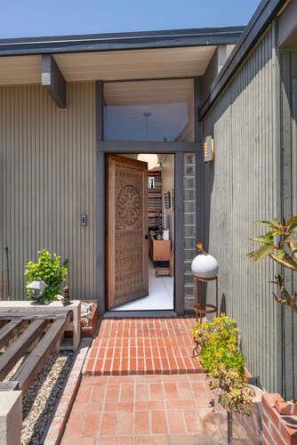 1751 Celeste Drive, San Mateo CA: https://media.crmls.org/mediaz/74c53cd3-e04b-4e82-a3fe-72c4ba664ddc.jpg