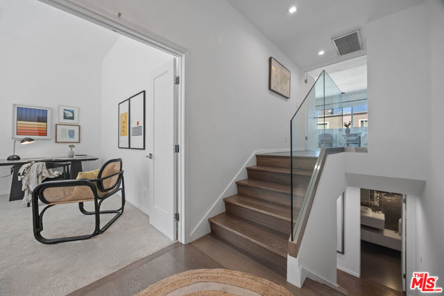 13065 Mindanao Way, Marina del Rey CA: https://media.crmls.org/mediaz/74c568ef-24c3-4408-90e2-e03f65f23d68.jpg