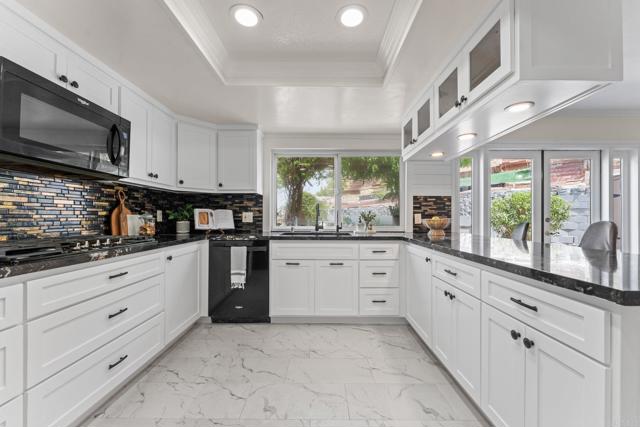 Detail Gallery Image 11 of 57 For 939 Chablis Ln, Vista,  CA 92083 - 4 Beds | 3 Baths