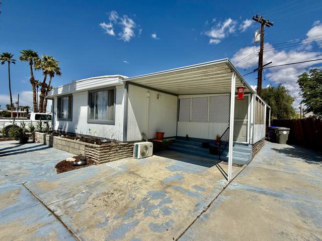 32220 San Miguelito Drive, Thousand Palms CA: https://media.crmls.org/mediaz/74c5f8f6-9de6-47b0-9b28-376b2a553b64.jpg