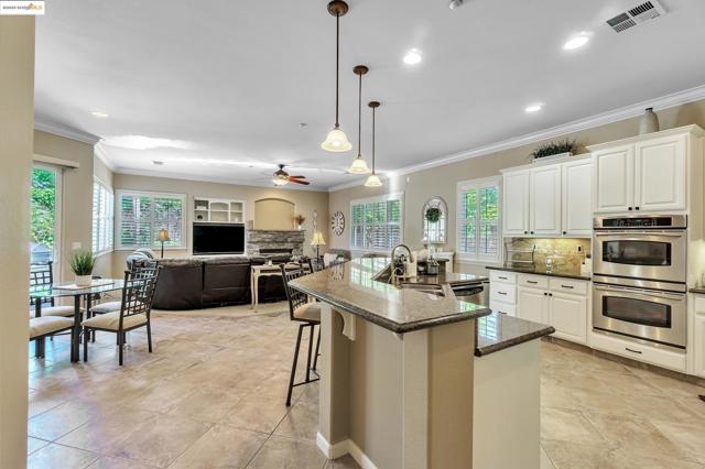 1117 Teal Ct, Brentwood CA: https://media.crmls.org/mediaz/74c6f56c-99a9-4a2b-a6a5-4cefc463c029.jpg