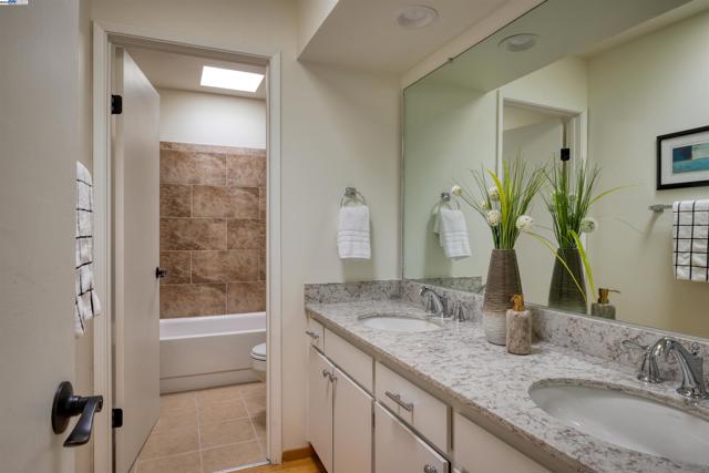 17 Ora Way, San Francisco CA: https://media.crmls.org/mediaz/74c70175-9aad-444d-bef3-c562bf510e1d.jpg