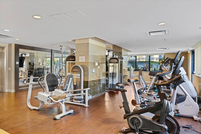 1325 Pacific Hwy, San Diego CA: https://media.crmls.org/mediaz/74c7410d-3daf-4507-89ce-eedab103cdd5.jpg