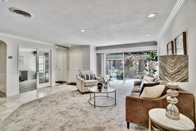 2217 Ptarmigan Dr, Walnut Creek CA: https://media.crmls.org/mediaz/74c75e0c-c62e-4d2e-b52f-f52e0c4f2b1b.jpg