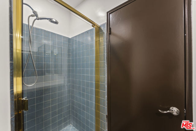 9724 Bothwell Road, Northridge CA: https://media.crmls.org/mediaz/74c77532-99cd-4329-8089-e22ccc537fd9.jpg