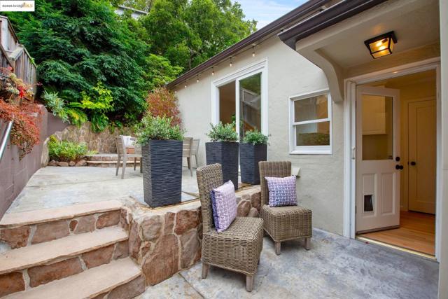 2250 Bywood Dr, Oakland CA: https://media.crmls.org/mediaz/74c7e9b3-9d3a-4168-b95f-fac8e279d3b6.jpg
