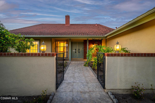 3487 E Barca Street, Camarillo CA: https://media.crmls.org/mediaz/74c83b4a-61d1-4eb5-94dd-db39590e7c94.jpg