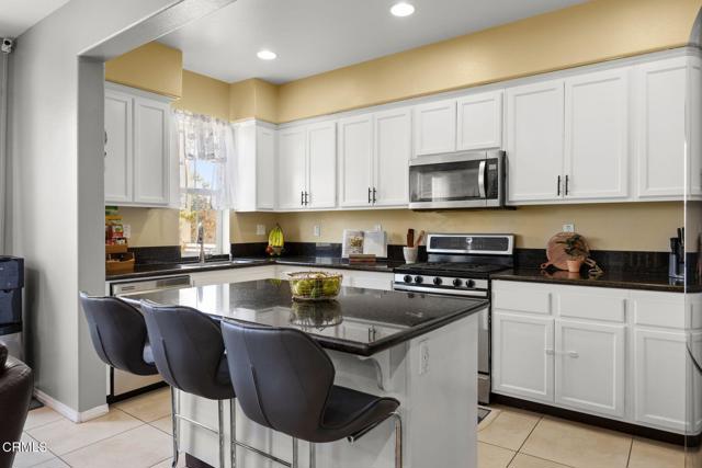 3102 N Oxnard Boulevard, Oxnard CA: https://media.crmls.org/mediaz/74c84288-114d-4580-b383-d9c899e4eff8.jpg