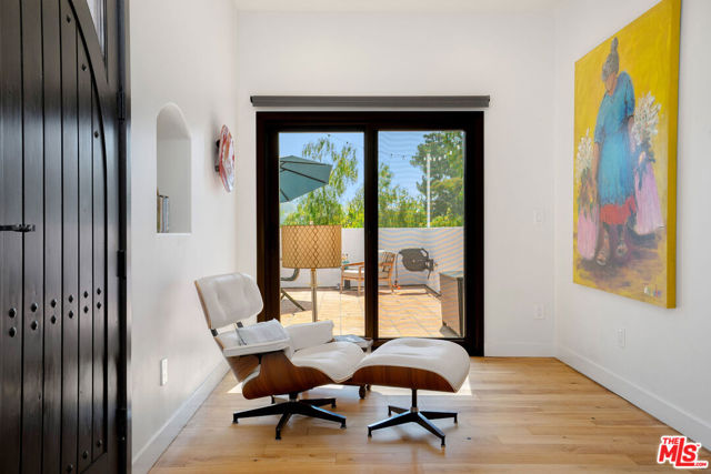 6216 Primrose Avenue, Los Angeles CA: https://media.crmls.org/mediaz/74c8d67c-ae5a-4d95-bc03-73c1eb62d41e.jpg