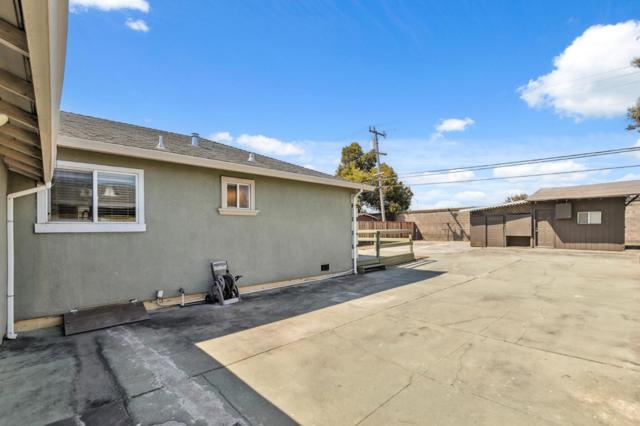 1662 Washington Street, San Mateo CA: https://media.crmls.org/mediaz/74c925c7-2da9-4097-8349-988ed2d68ce5.jpg