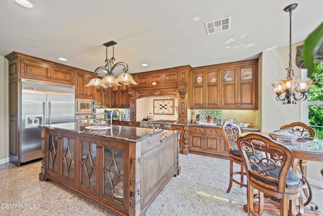 3194 Sunset Hills Boulevard, Thousand Oaks CA: https://media.crmls.org/mediaz/74c9829f-99d6-434e-85c0-c5479647972c.jpg