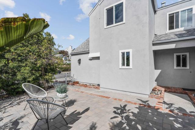 4503 Carnaby, Carlsbad CA: https://media.crmls.org/mediaz/74c9e2ff-97bc-47c4-b6ab-6bffae509b5b.jpg