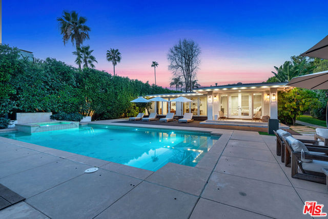 10424 Valley Spring Lane, Toluca Lake CA: https://media.crmls.org/mediaz/74ca84c7-b5fe-4c41-9501-a3d4dbb49def.jpg