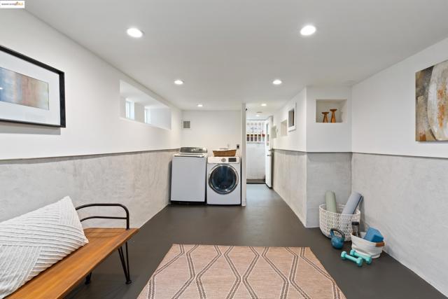 1539 E 38Th St, Oakland CA: https://media.crmls.org/mediaz/74ca941b-50b0-4ede-a17e-81449d07216c.jpg