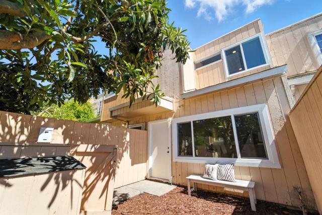 2180 Luz Avenue, San Jose CA: https://media.crmls.org/mediaz/74ca9701-ee17-410c-9e9e-d2ef61c34b3f.jpg