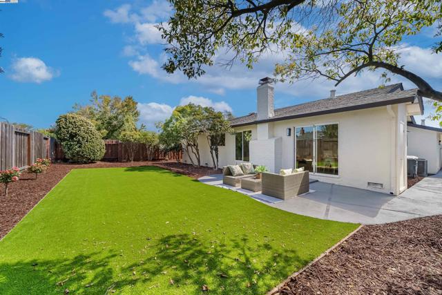 7421 Brookdale Ct, Dublin CA: https://media.crmls.org/mediaz/74cad4a2-cc6a-48e1-a5d5-7ccba59e3129.jpg