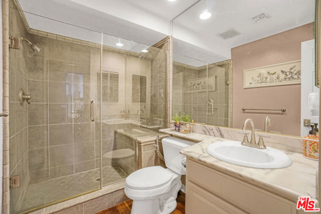 4401 Moorpark Way, Toluca Lake CA: https://media.crmls.org/mediaz/74cbc77f-c52f-4e99-8dd5-51258ca7867c.jpg