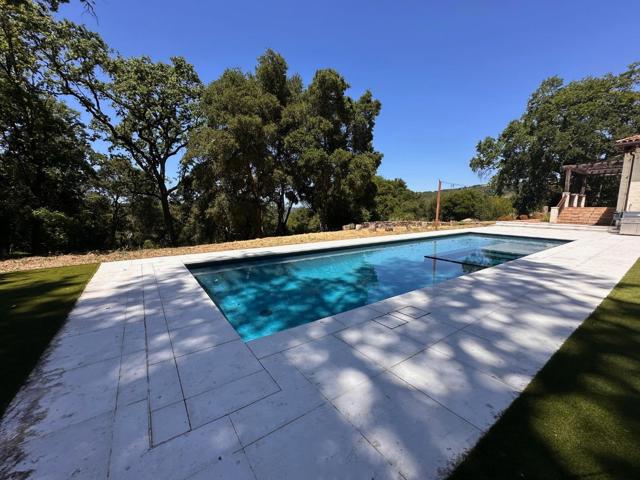 1036 Los Trancos Road, Portola Valley CA: https://media.crmls.org/mediaz/74cc2a83-1c0e-4fb5-894c-792cee01061d.jpg