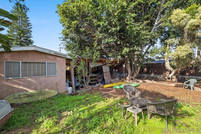 2747 Fairfield St, San Diego CA: https://media.crmls.org/mediaz/74ccb363-caa7-435c-82e0-dec5f9acc28a.jpg