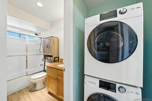 6666 Beadnell Way, San Diego CA: https://media.crmls.org/mediaz/74cce3a3-51a2-4d53-ab38-8a071065bead.jpg