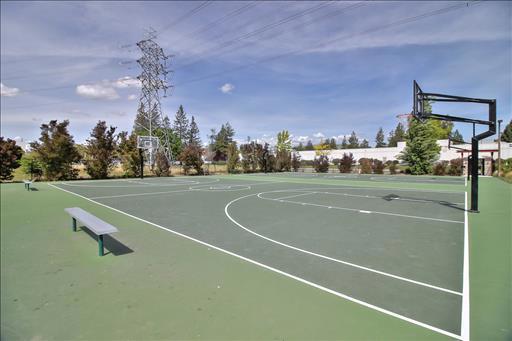 638 Willow Bend Court, San Jose CA: https://media.crmls.org/mediaz/74ccfdcb-0cda-4646-960f-cb025ddd2102.jpg