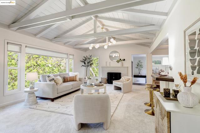 3 Mountain View Pl, Lafayette CA: https://media.crmls.org/mediaz/74cd0940-9c9b-4f3a-941d-6bebb1663364.jpg