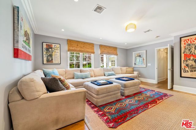 4714 Balboa Avenue, Encino CA: https://media.crmls.org/mediaz/74cd1f78-522c-4da7-8656-3b5d16f4a4c9.jpg