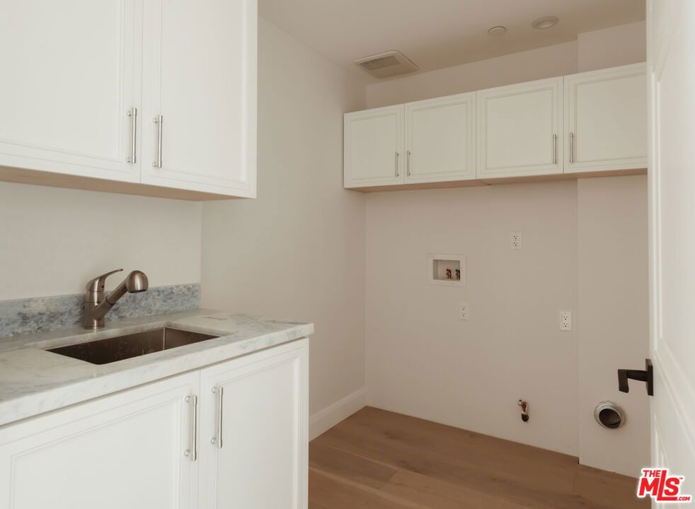 https://media.crmls.org/mediaz/74cd258d-3615-4679-a87e-9465e96f98d6.jpg?preset=X-Large