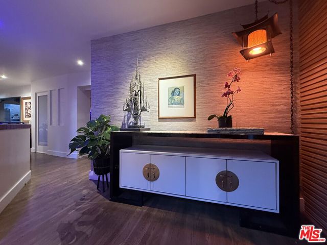 2066 GLENCOE Way, Los Angeles CA: https://media.crmls.org/mediaz/74cefdd4-0bdc-4583-80eb-9882e6f39240.jpg