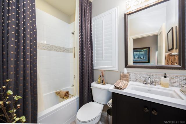 8112 Auberge Cir, San Diego CA: https://media.crmls.org/mediaz/74cf0558-4090-426d-8dd5-f6d48a3e8028.jpg